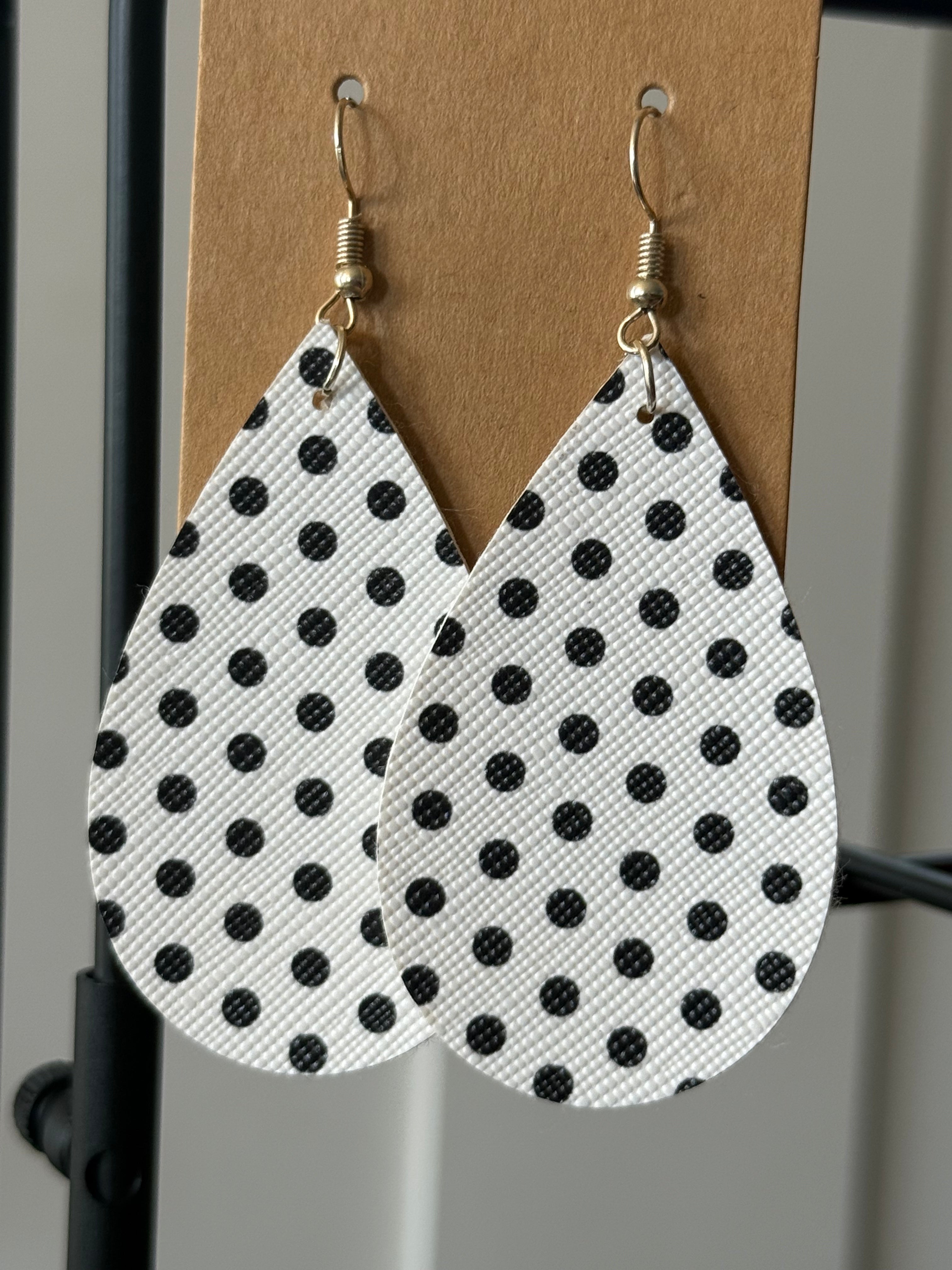 Large pattern earrings