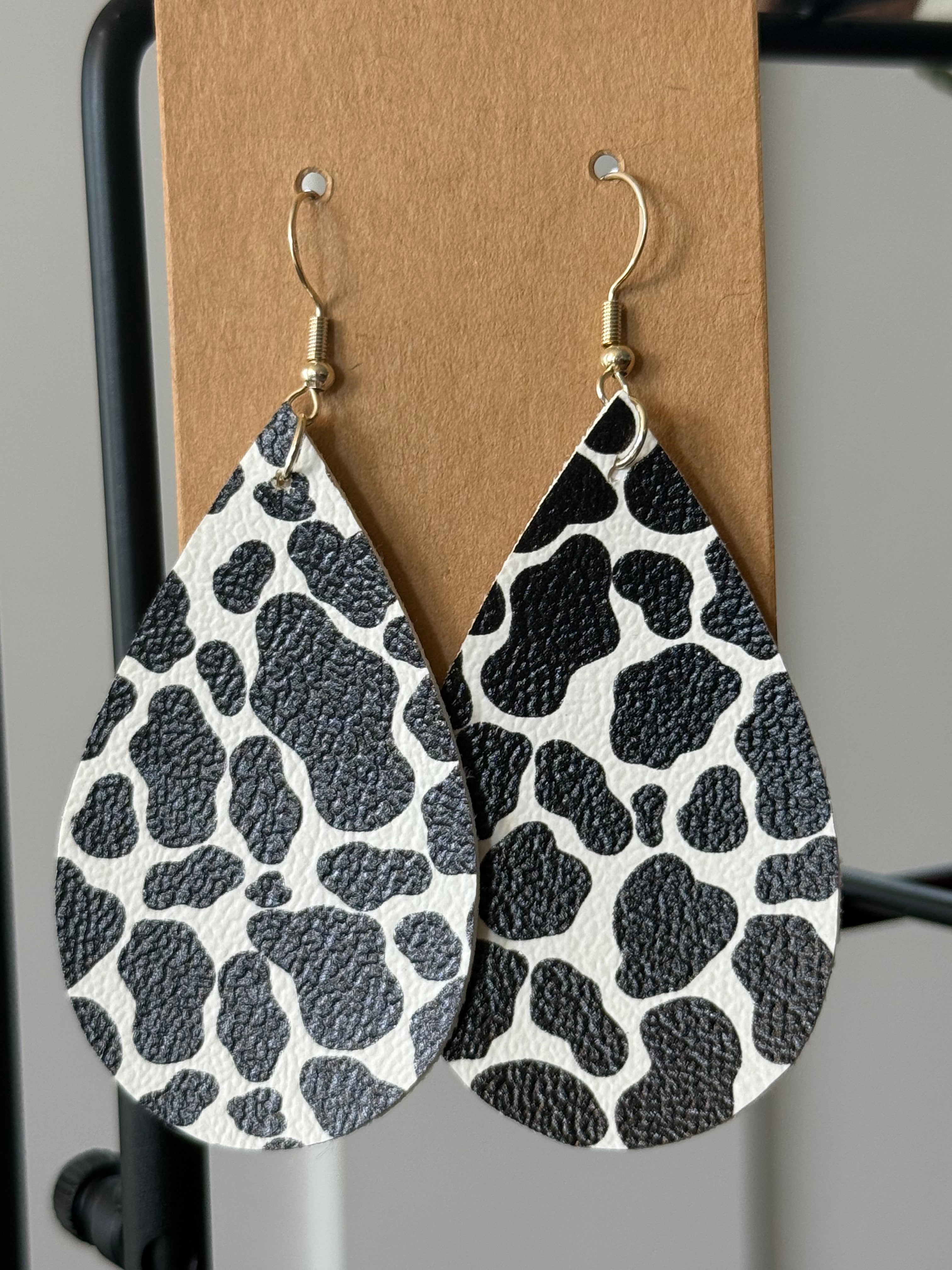 Large pattern earrings