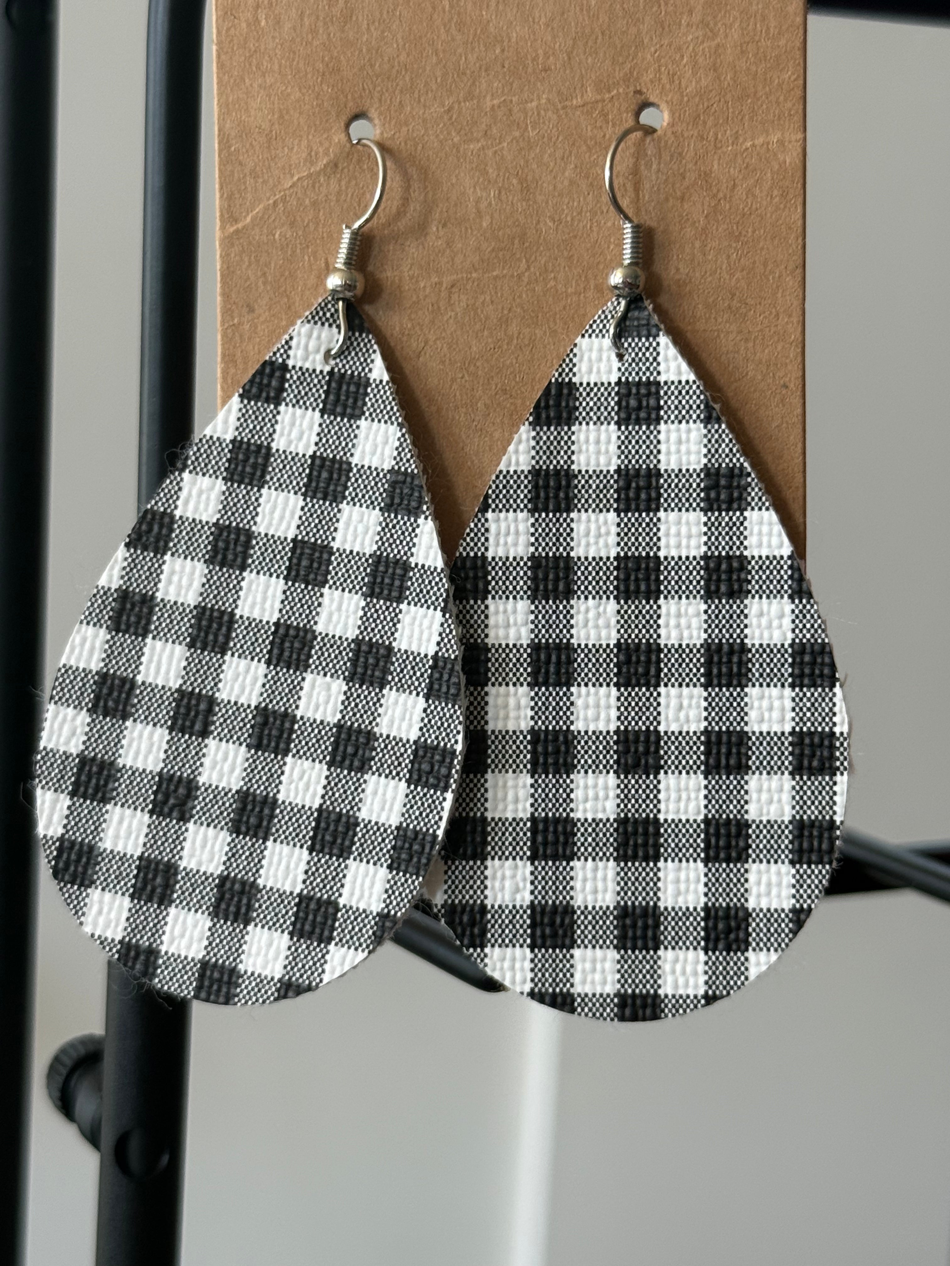 Large pattern earrings