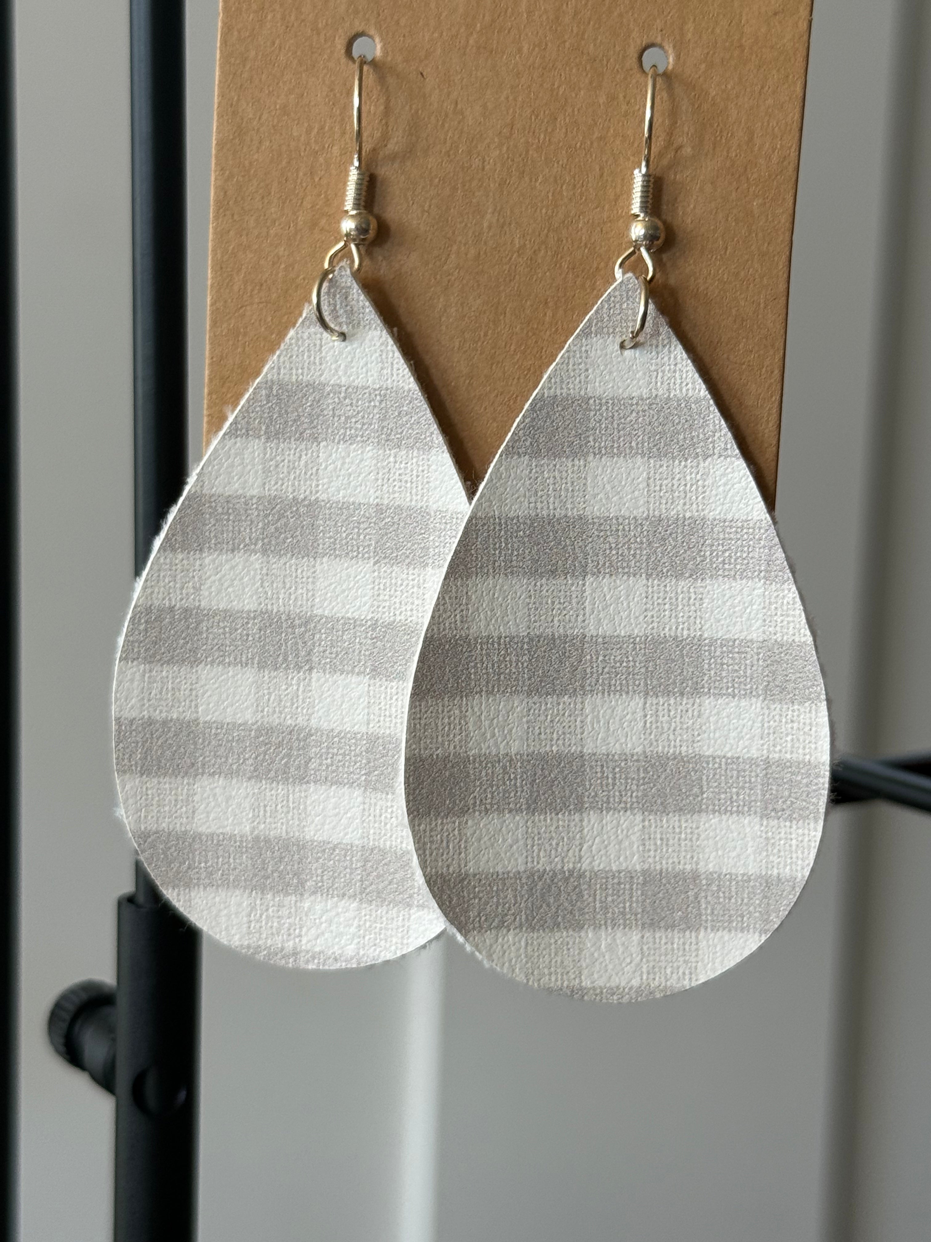 Large pattern earrings