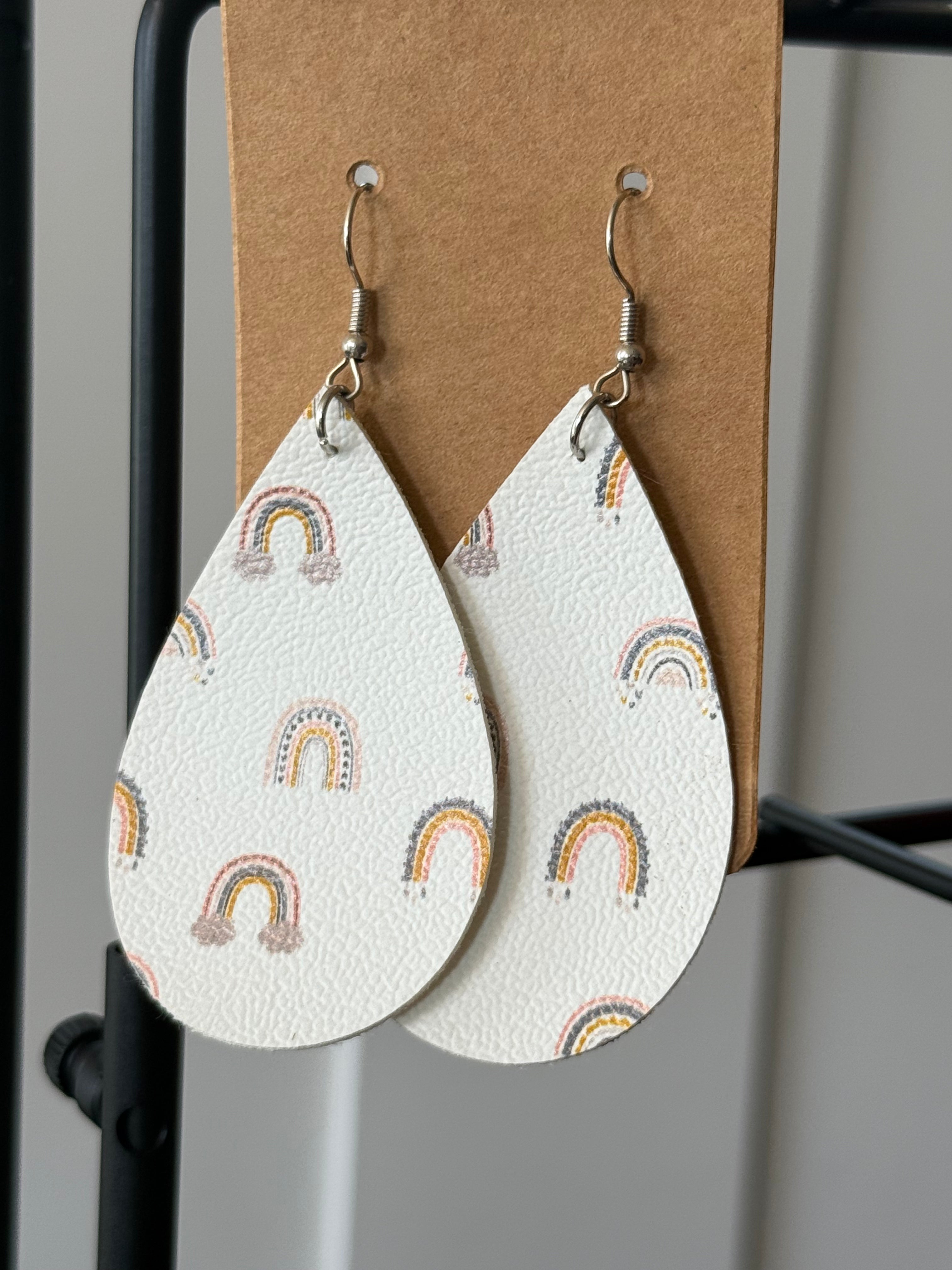 Large pattern earrings