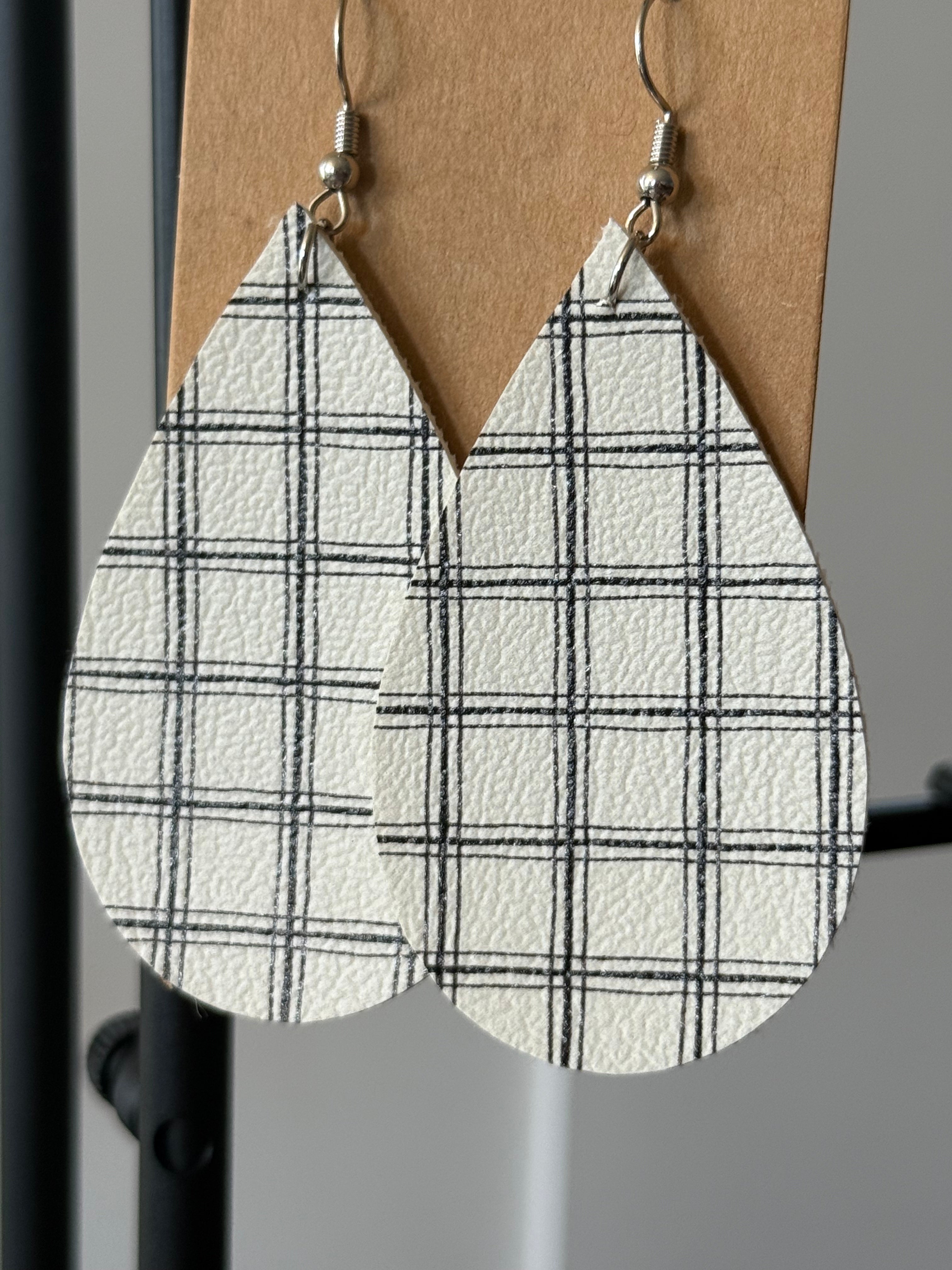 Large pattern earrings