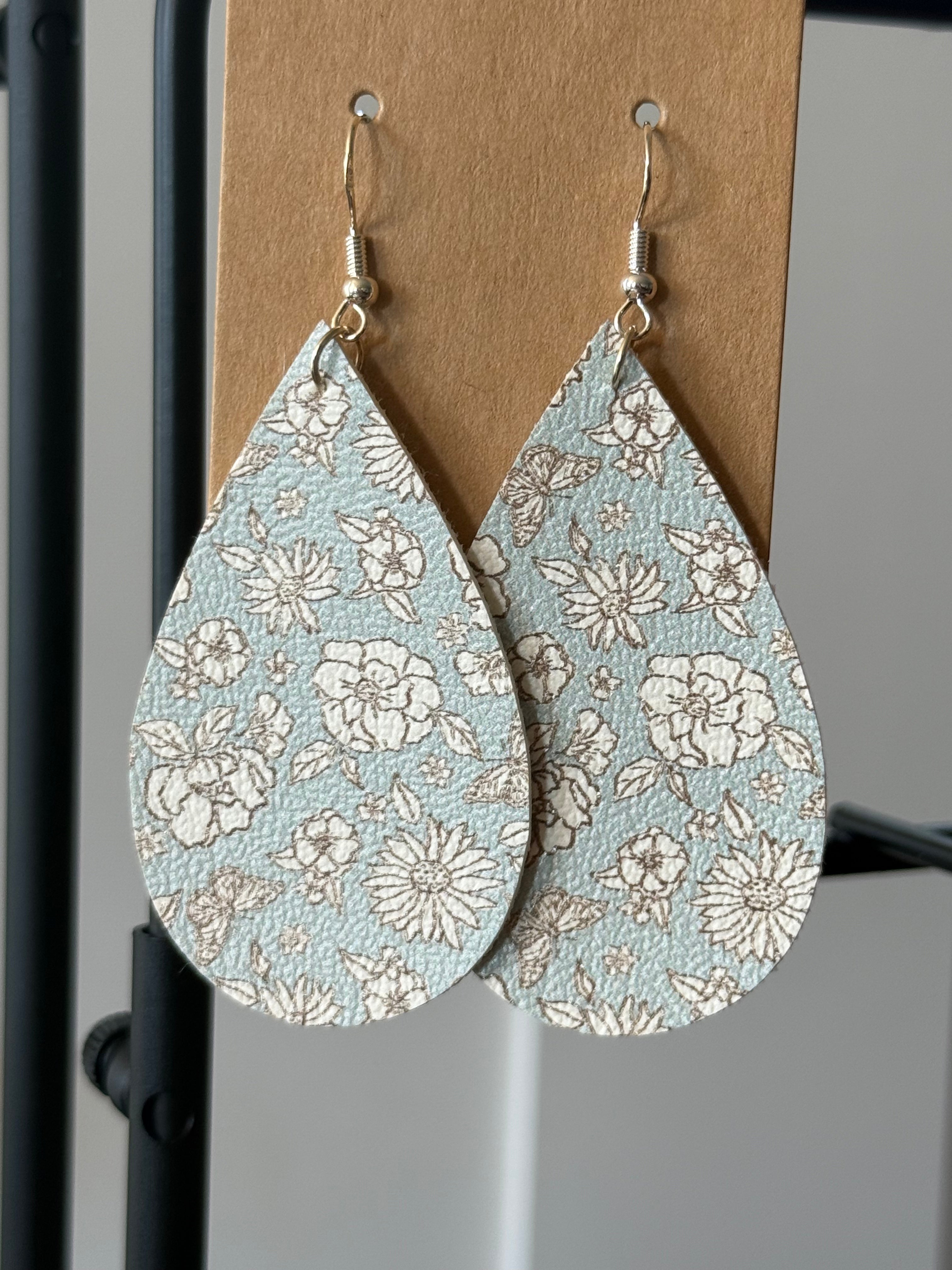 Large pattern earrings