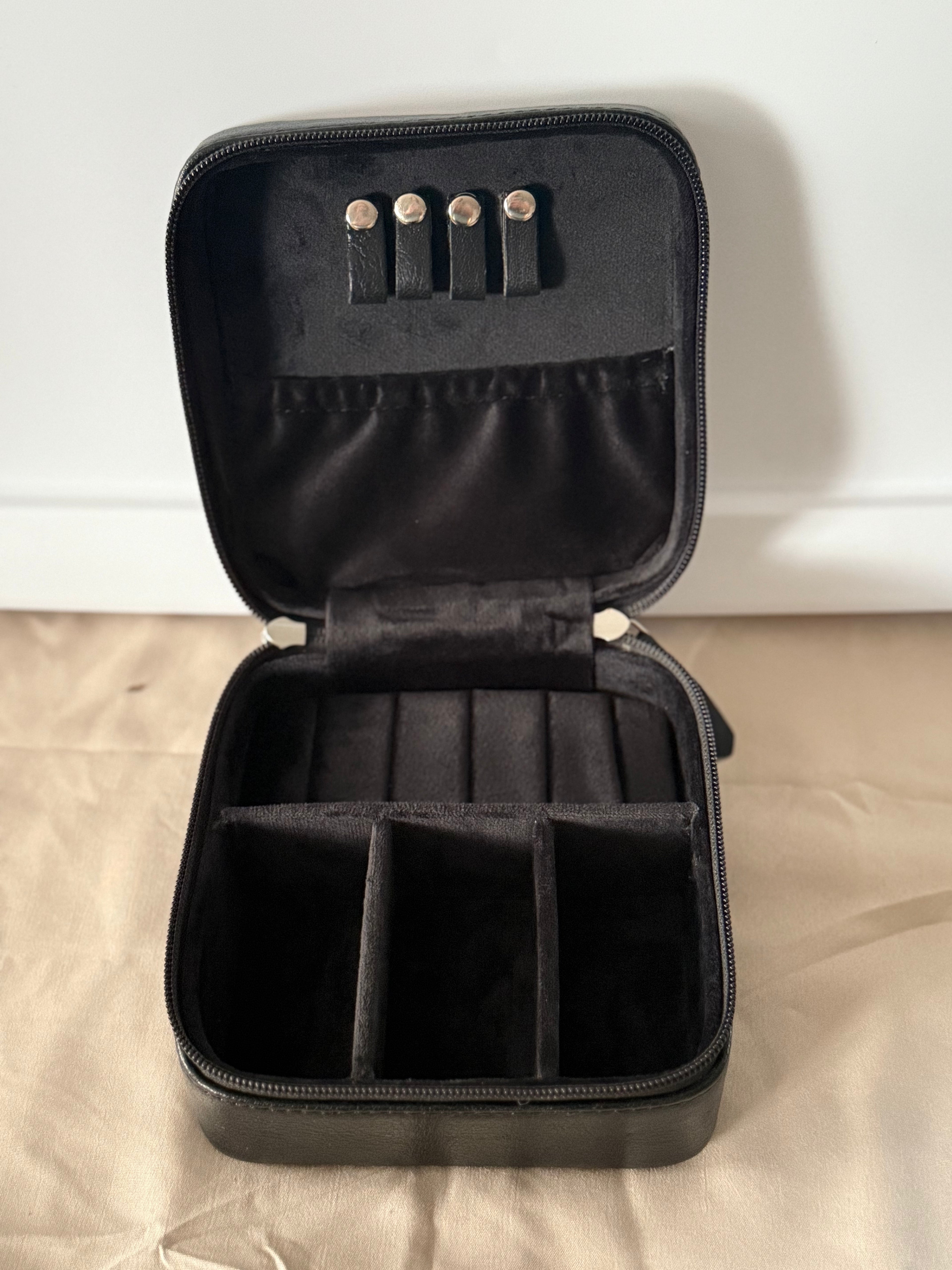 Small cowhide jewelry travel box